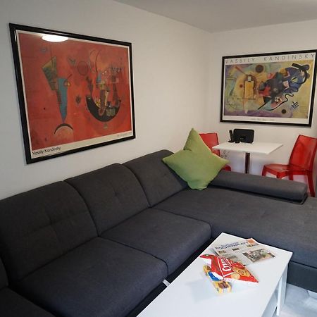Neue Und Zentral Gelegene Wohnung In Stuttgart Estugarda Exterior foto
