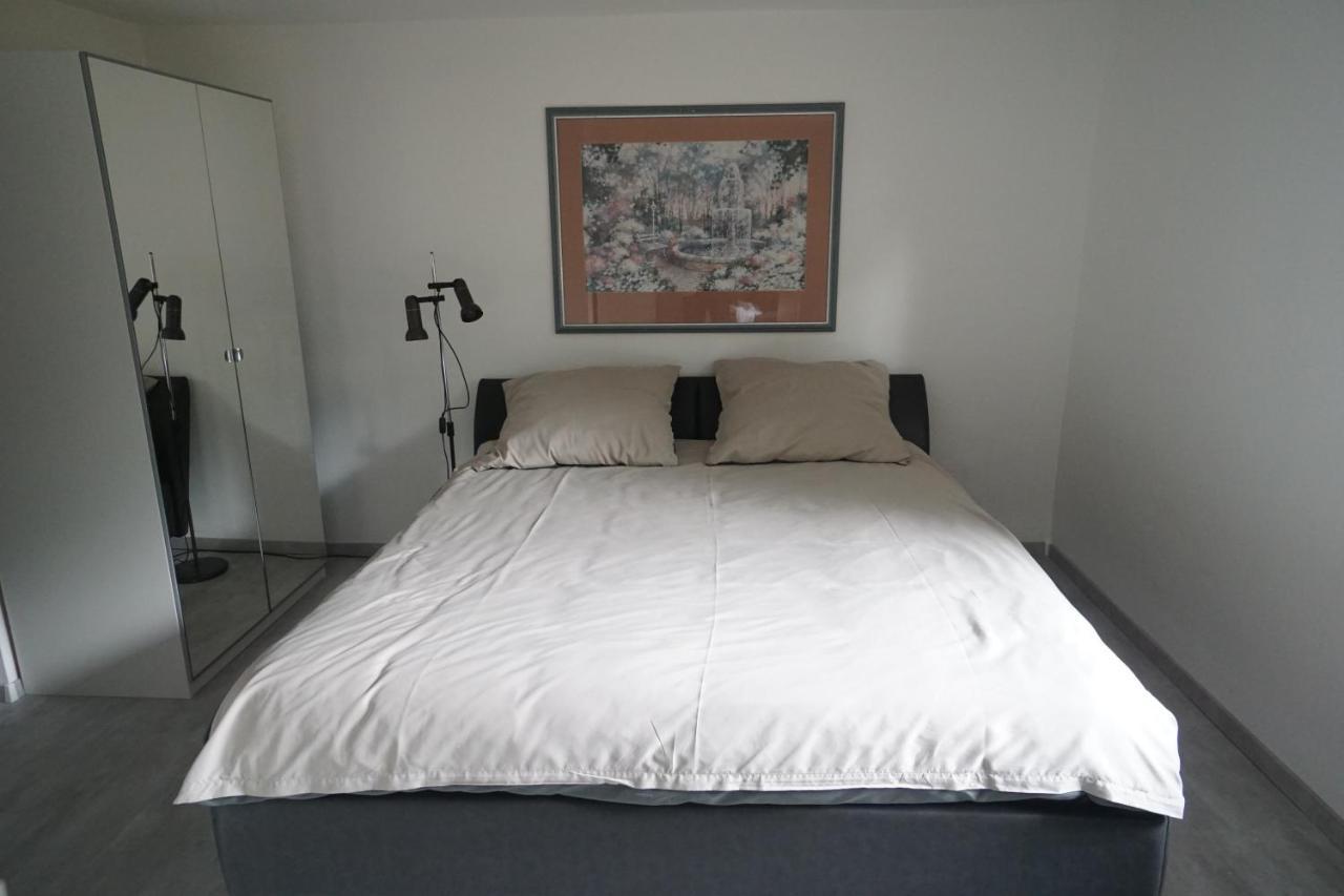 Neue Und Zentral Gelegene Wohnung In Stuttgart Estugarda Exterior foto